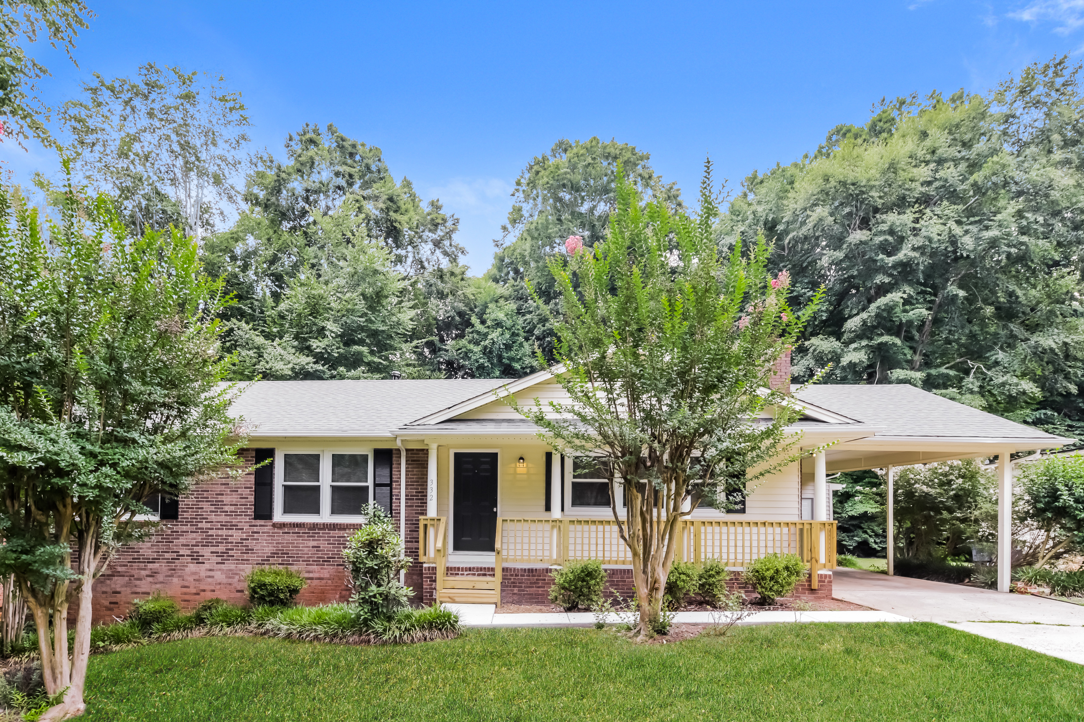 332 FOXCROFT DR Winston-Salem, NC 27103